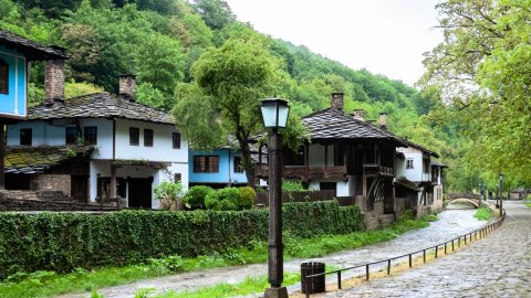 Zašto kupiti porodičnu kuću u bugarskom selu?